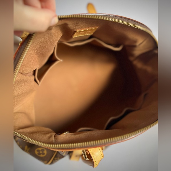 Louis Vuitton Tivoli GM shoulder bag.